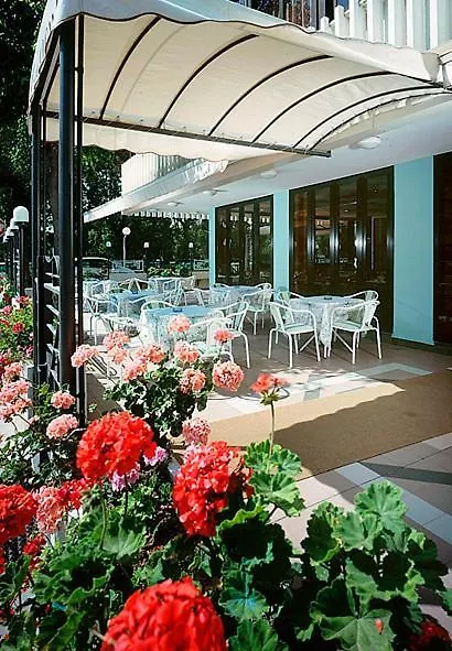 Отель Sorrento Мизано-Адриатико